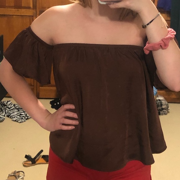 American Eagle Outfitters Tops - American Eagle Brown Off the Shoulder T-shirt XS